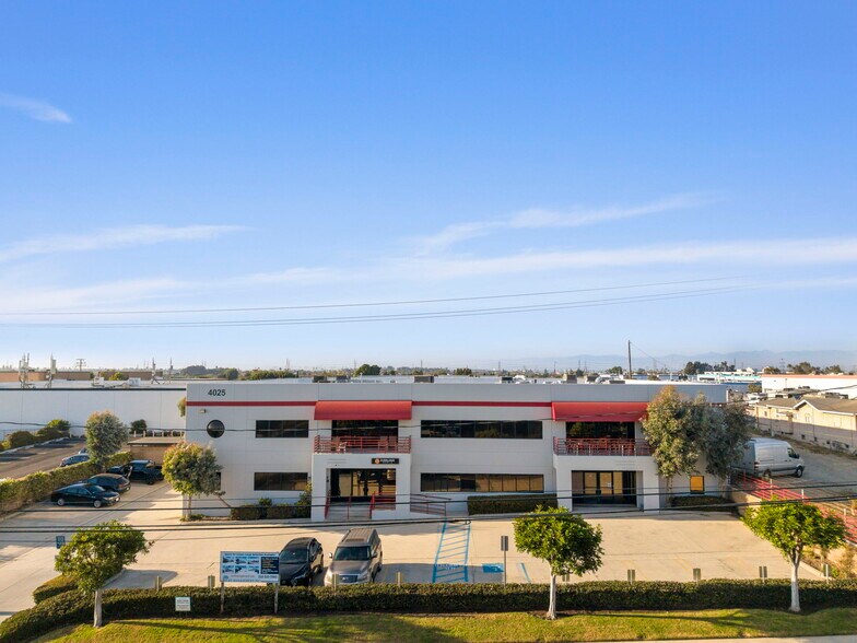 4025 Spencer St, Torrance, CA à louer - Photo du bâtiment - Image 2 de 7