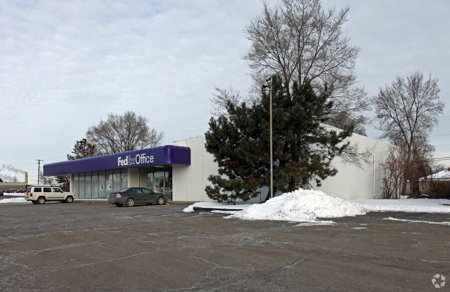 34850 Plymouth Rd, Livonia, MI for lease - Building Photo - Image 2 of 2