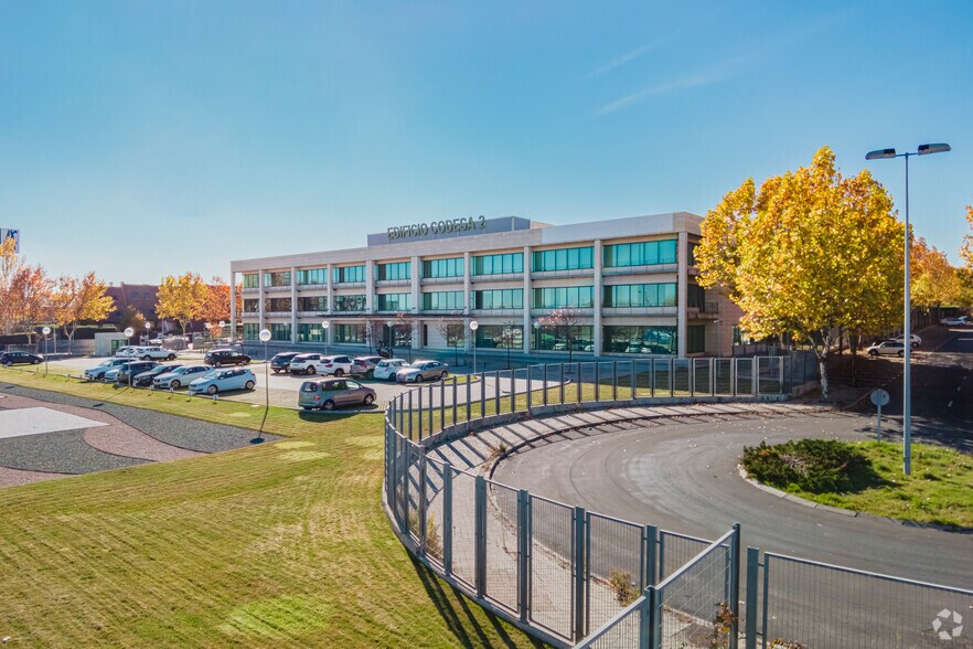 Calle Playa de las Américas, 2, Las Rozas de Madrid, Madrid à louer - Photo du bâtiment - Image 2 de 4