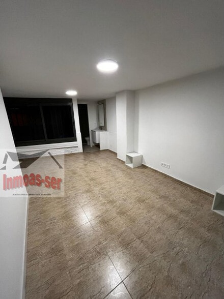 Multifamily in Barcelona, Barcelona for sale - Interior Photo - Image 3 of 6