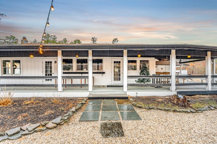 412 Montauk Hwy, East Quogue, NY à vendre - Photo du bâtiment - Image 1 de 25