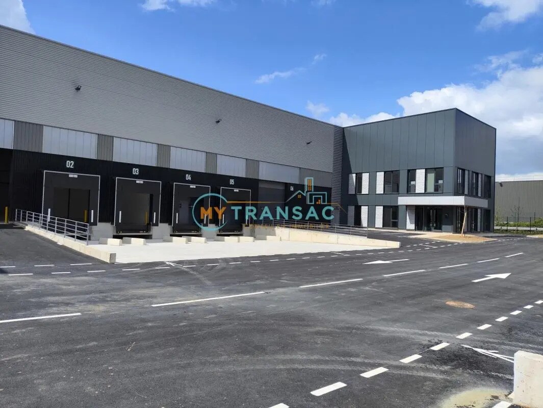 Flex in La Courneuve for lease Building Photo- Image 1 of 11