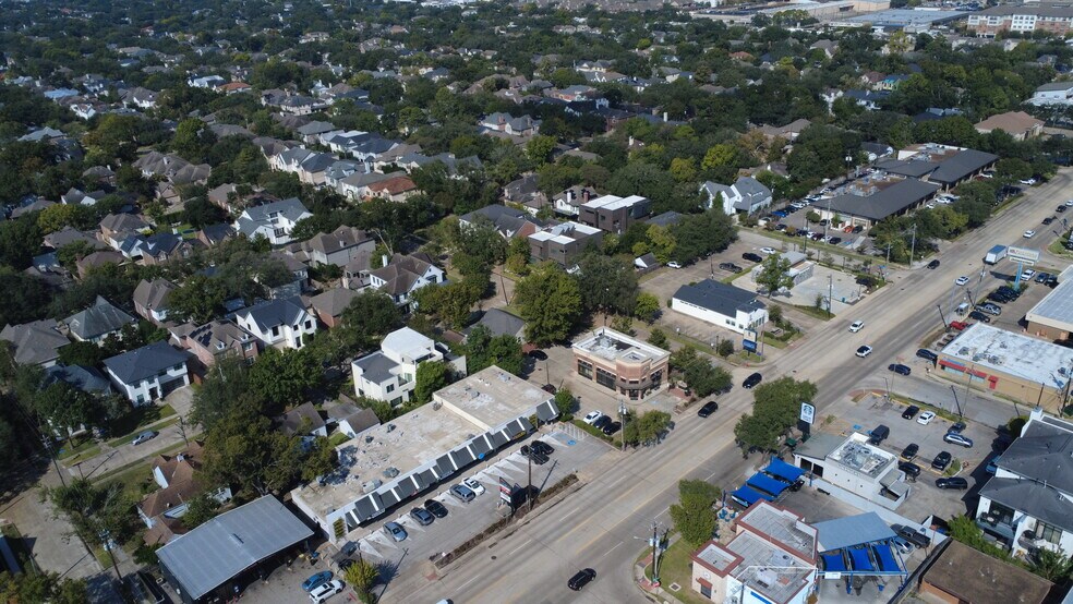 5802 Kirby Dr, Houston, TX à louer - Photo du bâtiment - Image 2 de 2