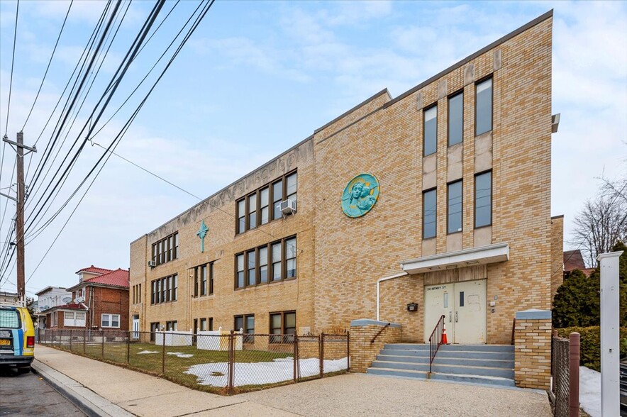 90 Henry St, Inwood, NY for lease - Primary Photo - Image 1 of 30