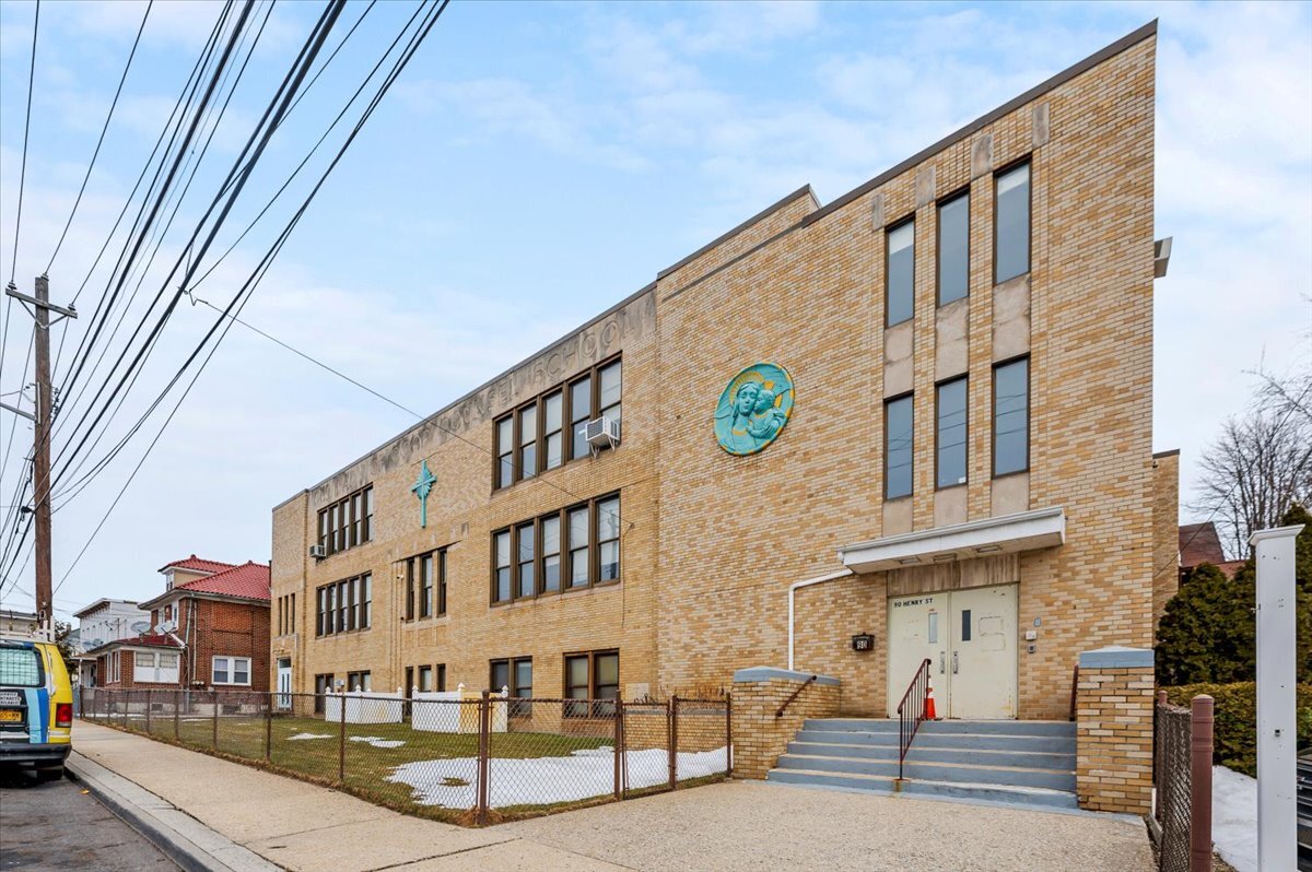 90 Henry St, Inwood, NY for lease Primary Photo- Image 1 of 31