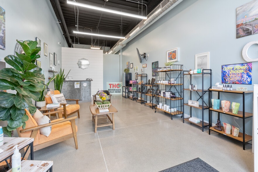 100 E 2nd St, Cedar Falls, IA à louer - Photo du bâtiment - Image 2 de 11