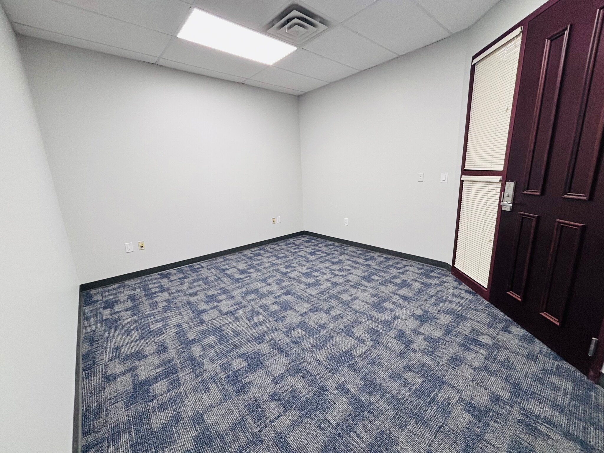 2101 Vista Pkwy, West Palm Beach, FL for lease Interior Photo- Image 1 of 1