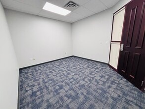 2101 Vista Pkwy, West Palm Beach, FL for lease Interior Photo- Image 1 of 1