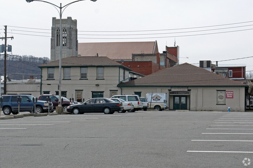 449 Woodlawn Ave, Sunbury, PA à louer - Photo du bâtiment - Image 2 de 10