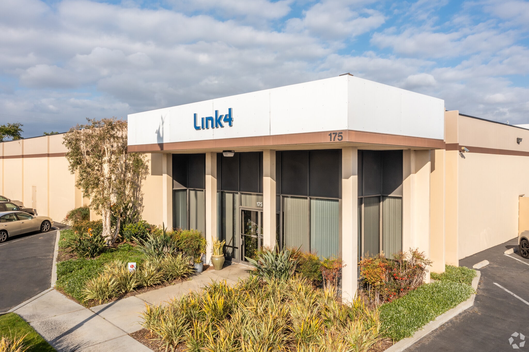 175 E Freedom Ave, Anaheim, CA for lease Primary Photo- Image 1 of 15