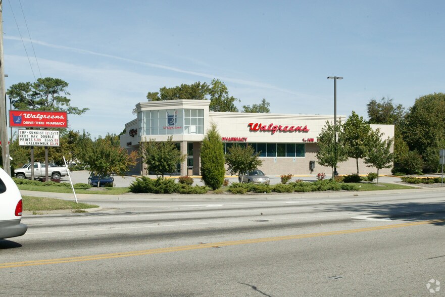 9976 Jefferson Ave, Newport News, VA à louer - Photo du bâtiment - Image 3 de 13