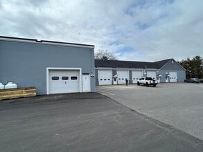 43 Harrys Dr, Brunswick, ME for lease Interior Photo- Image 2 of 9