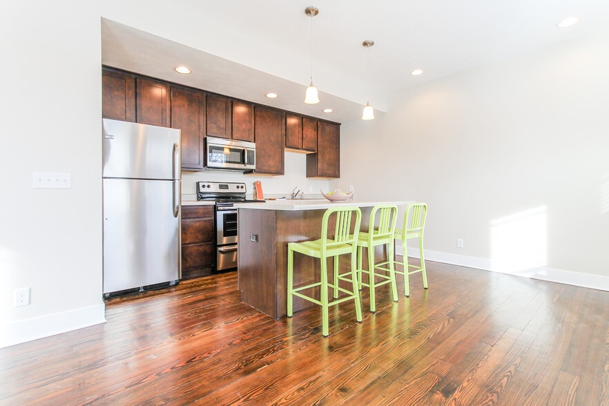 2108 Vinton St, Omaha, NE à vendre - Photo intérieure - Image 3 de 4