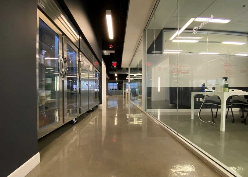 6010 S Durango Dr, Las Vegas, NV à louer - Photo du bâtiment - Image 3 de 14