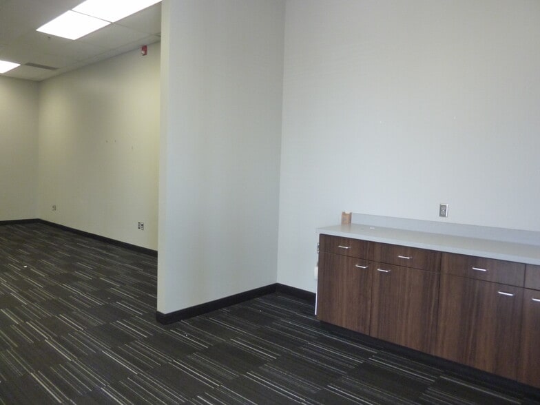 3095 White Bear Ave N, Maplewood, MN for lease - Interior Photo - Image 2 of 14