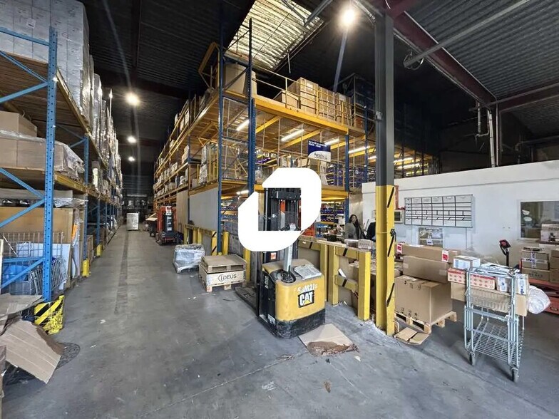 Flex dans Saint-Denis à louer - Photo du bâtiment - Image 3 de 11