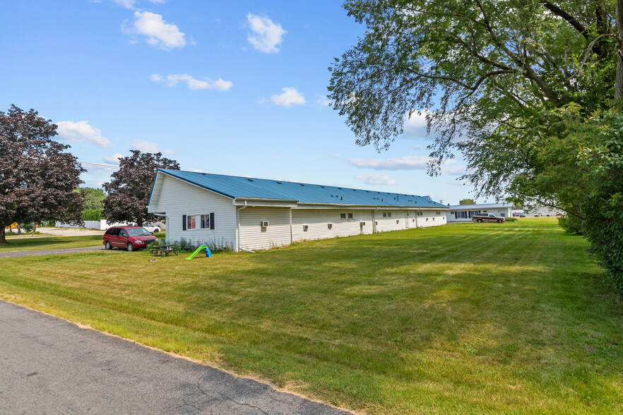 934 E Main St, Omro, WI à vendre - Photo du bâtiment - Image 2 de 5