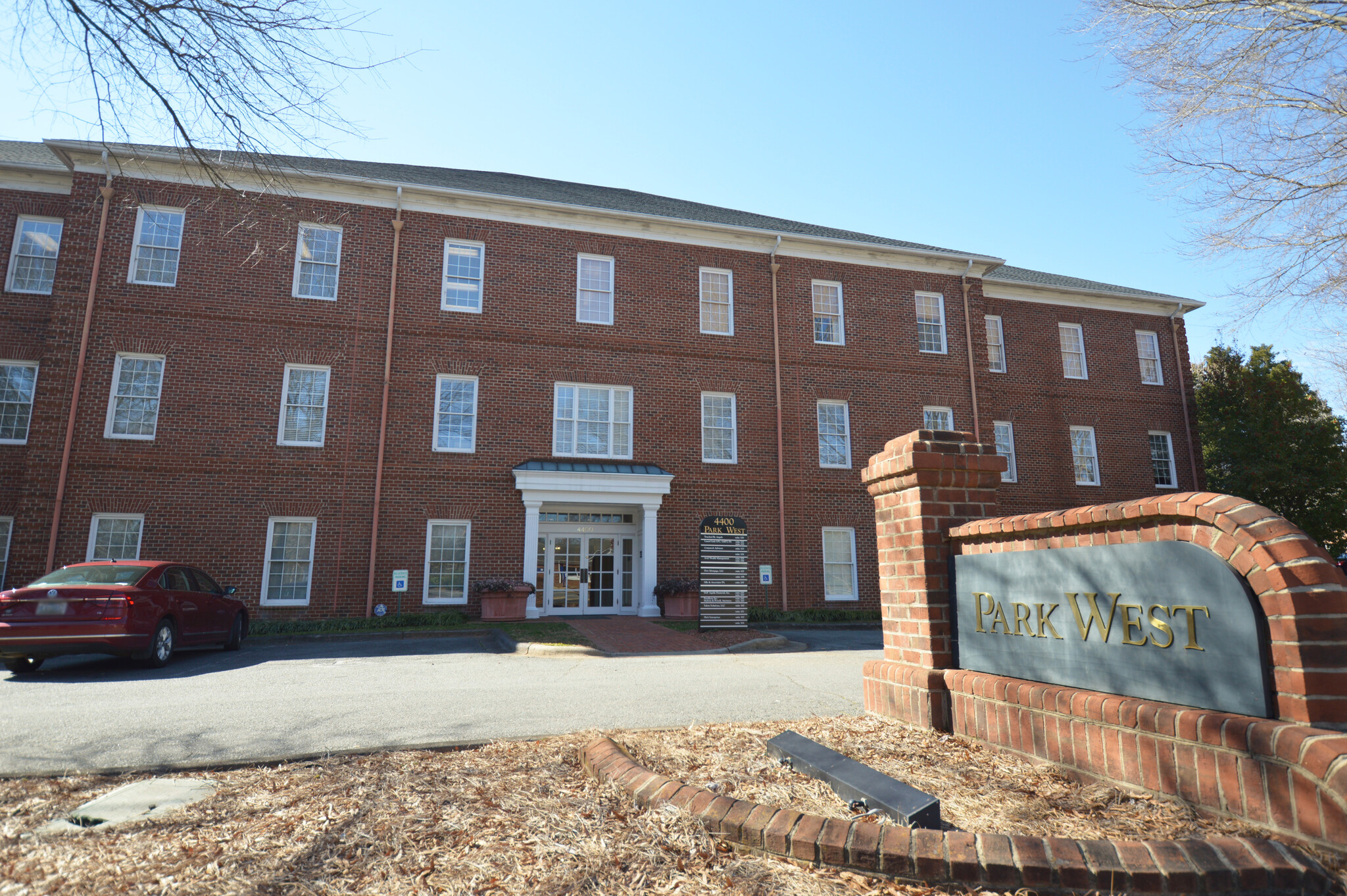 4400 Silas Creek Pky, Winston-Salem, NC for lease Building Photo- Image 1 of 3