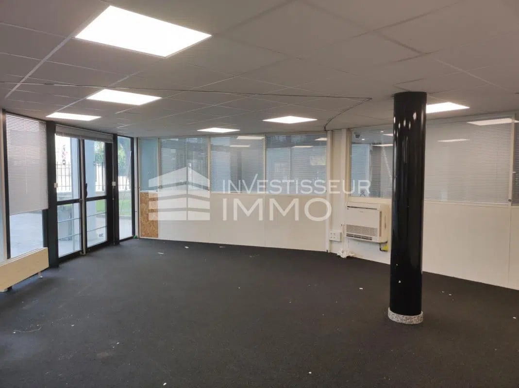 Office in Villiers-sur-Marne for lease Building Photo- Image 1 of 4