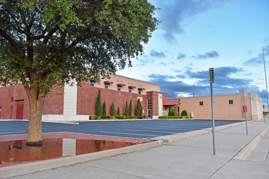 1415 Buddy Holly Ave, Lubbock, TX for lease - Building Photo - Image 3 of 12