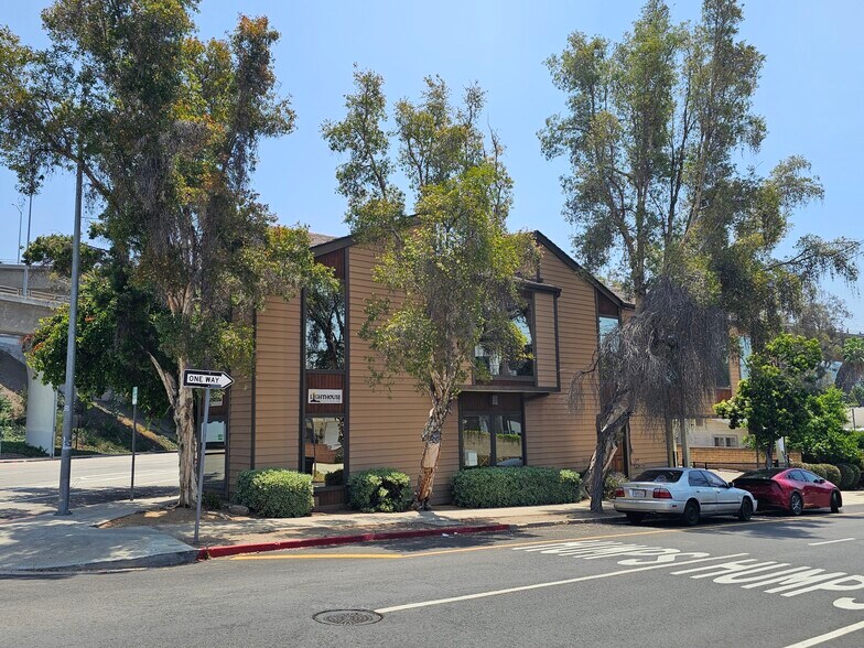 2910 W Broadway, Los Angeles, CA à louer - Photo du bâtiment - Image 3 de 29