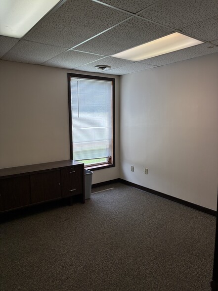 445 Griswold Rd, Elyria, OH à vendre - Photo du bâtiment - Image 2 de 16
