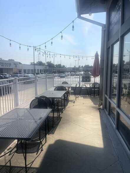 3627 Perkins Rd, Baton Rouge, LA à louer - Photo du bâtiment - Image 2 de 34