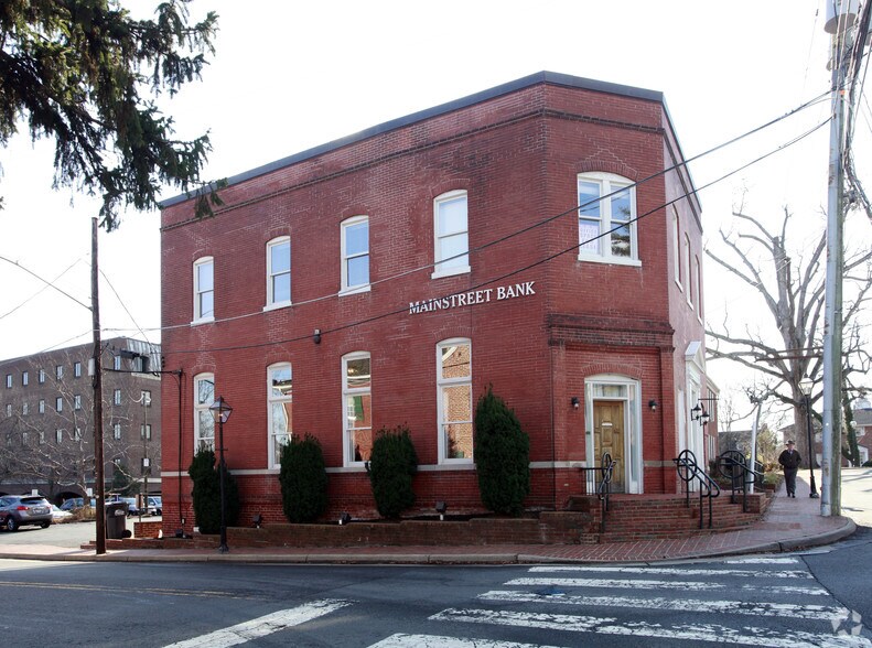 4029 Chain Bridge Rd, Fairfax, VA for sale - Primary Photo - Image 1 of 10