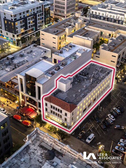 130 Pine Ave, Long Beach, CA à vendre - Photo du bâtiment - Image 2 de 23