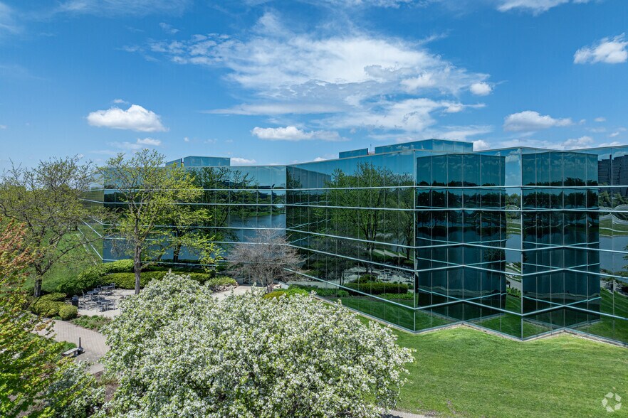 450 E Devon Ave, Itasca, IL à louer - Photo du bâtiment - Image 3 de 5