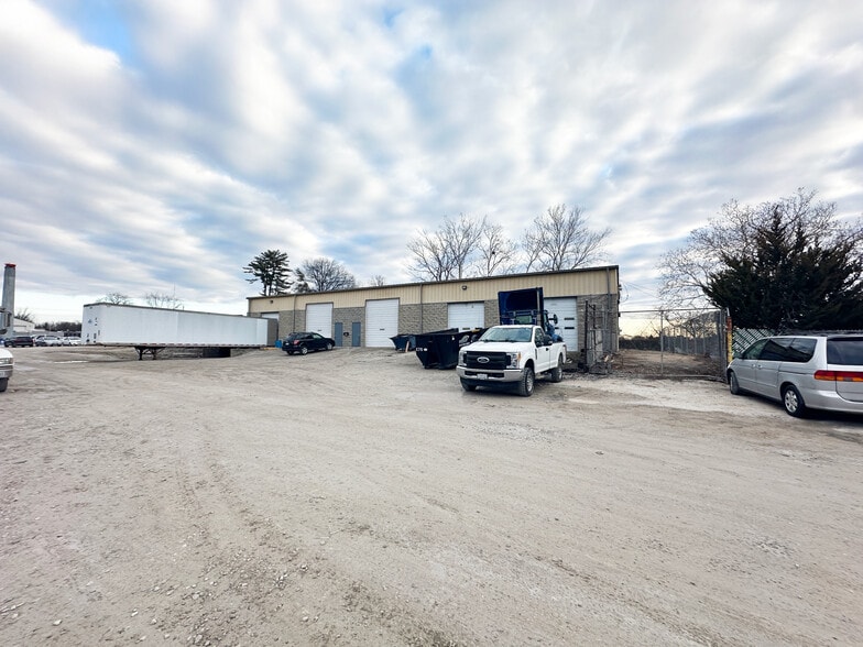 9735 Gravois Rd, Affton, MO for sale - Building Photo - Image 2 of 12