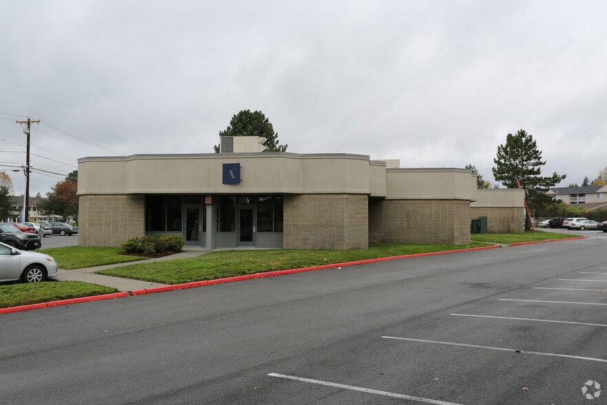 9930 Evergreen Way, Everett, WA à louer - Photo du bâtiment - Image 3 de 4