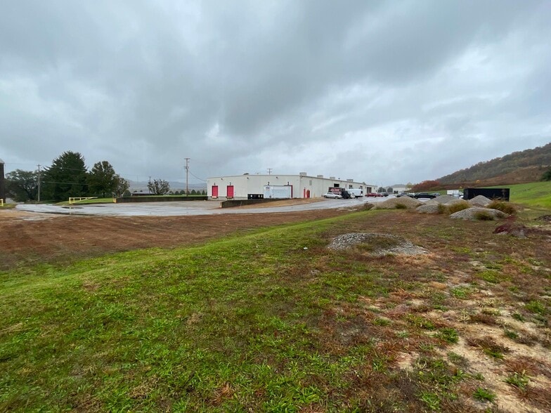 708 Fairground Rd, Lucasville, OH for sale - Primary Photo - Image 1 of 36