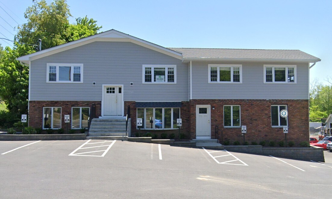 110 W Crooked Hill Rd, Pearl River, NY à louer Photo principale- Image 1 de 13