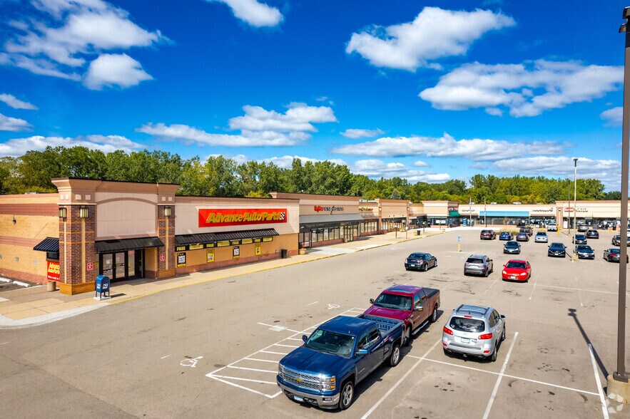 2500-2515 White Bear Ave N, Maplewood, MN for lease - Building Photo - Image 1 of 8