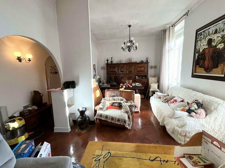 Flex in Cannes for sale - Building Photo - Image 3 of 12