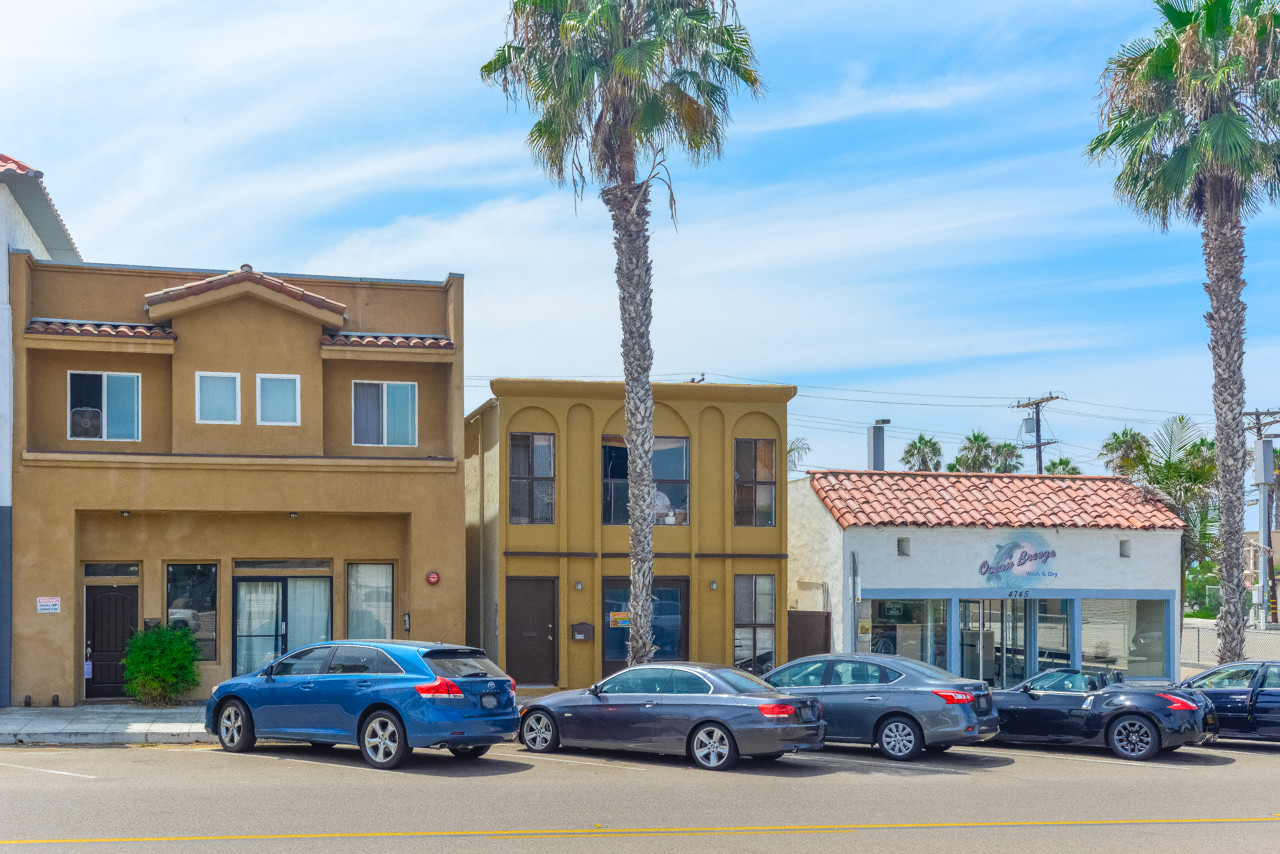 4741 Point Loma Ave, San Diego, CA à vendre Photo du bâtiment- Image 1 de 1