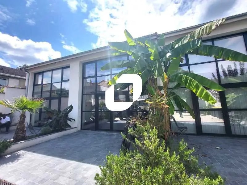 Office in Arcueil for lease Building Photo- Image 1 of 9