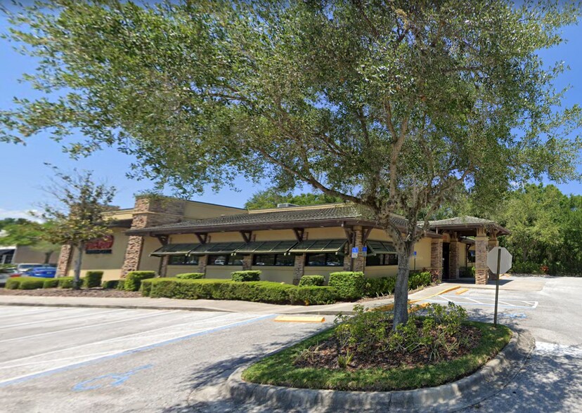 17050 Palm Pointe Dr, Tampa, FL à vendre - Photo du bâtiment - Image 2 de 4