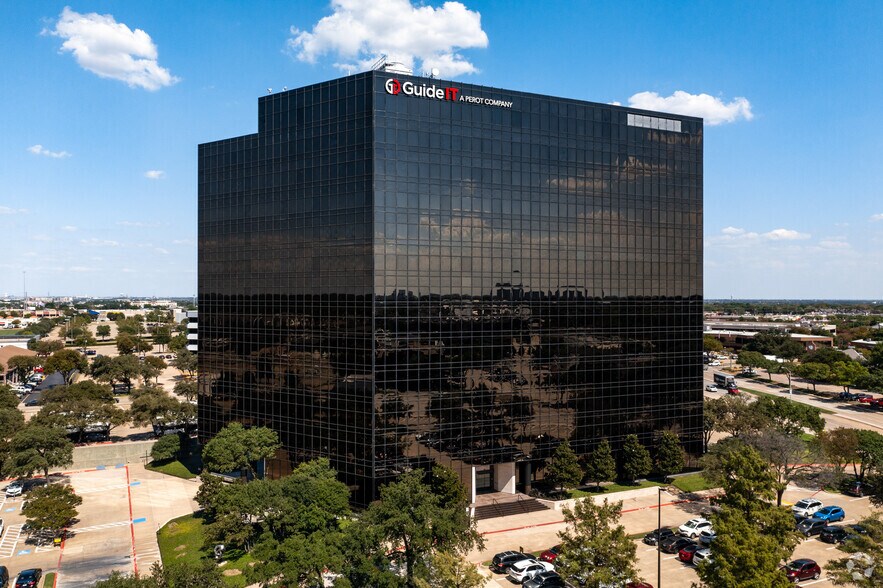 101 E Park Blvd, Plano, TX à louer - Photo du bâtiment - Image 1 de 9