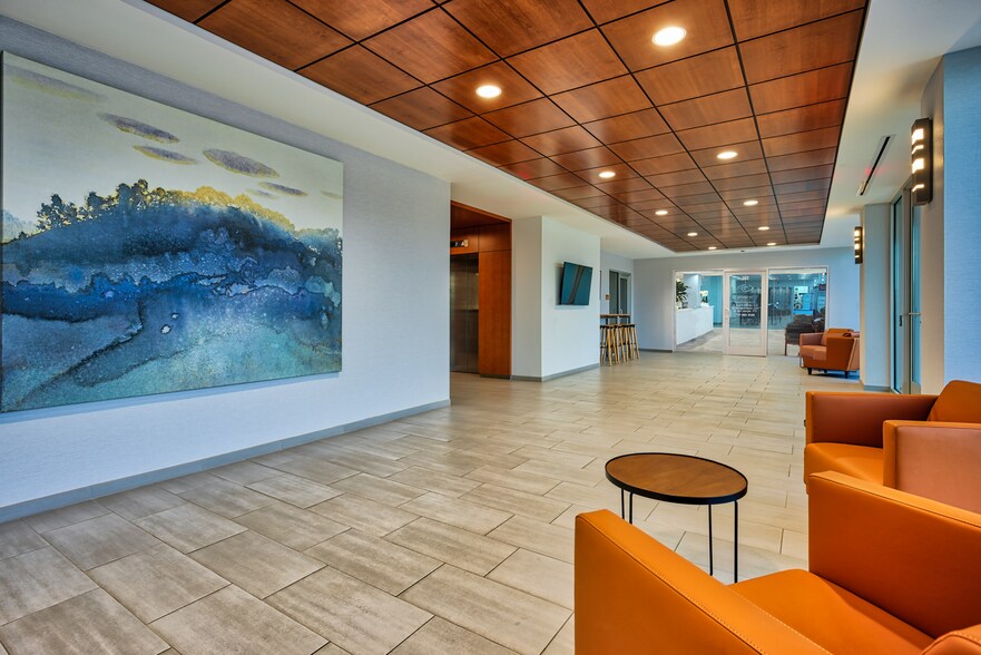 160 Newtown Rd, Virginia Beach, VA à louer - Photo du bâtiment - Image 3 de 16