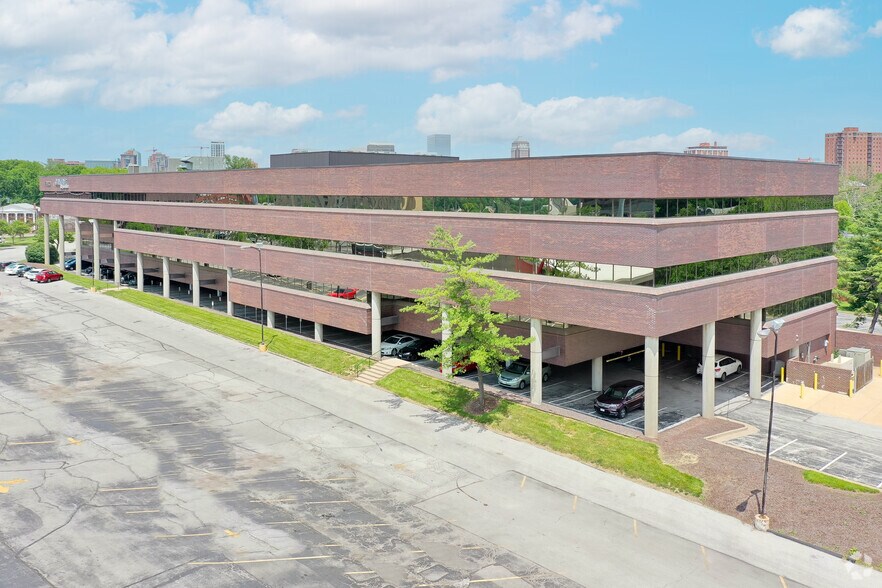 7930 Clayton Rd, Richmond Heights, MO à louer - Photo du bâtiment - Image 2 de 3