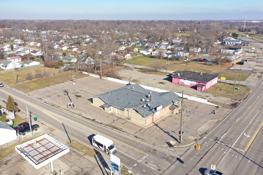 1405 Ecorse Rd, Ypsilanti, MI for sale - Primary Photo - Image 2 of 55