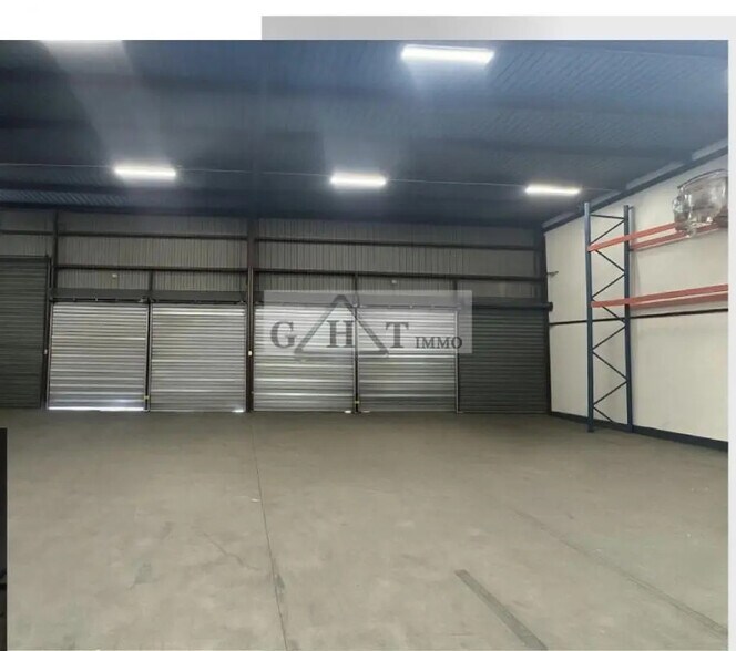 Office in Villeneuve-la-Garenne for lease - Interior Photo - Image 2 of 3