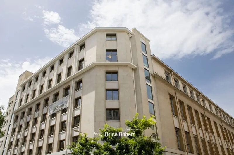 Office in Lyon for lease - Building Photo - Image 1 of 9