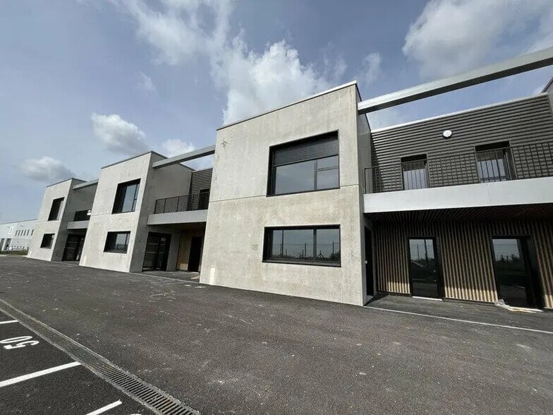 Flex in Reims for lease - Building Photo - Image 3 of 5