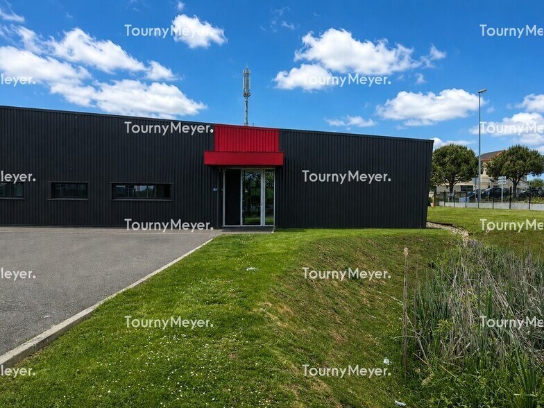Industrial in Eysines for lease - Building Photo - Image 1 of 6