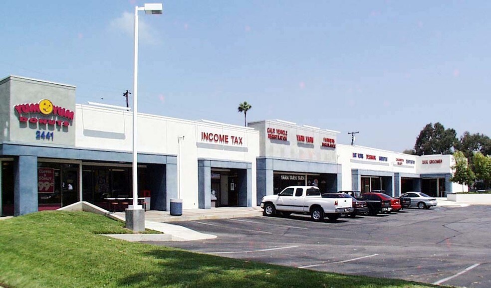 2431 N Tustin Ave, Santa Ana, CA à louer - Photo principale - Image 3 de 6