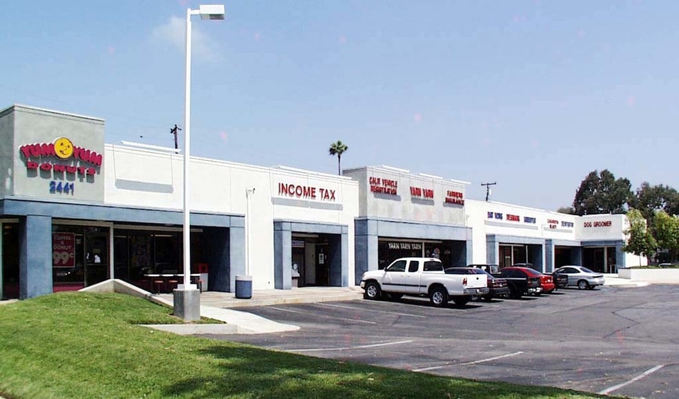 2431 N Tustin Ave, Santa Ana, CA for lease - Primary Photo - Image 3 of 6