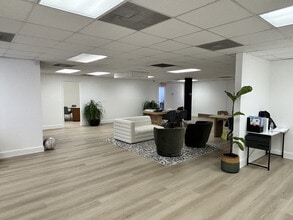 901 NE 79th St, Miami, FL à louer Photo intérieure- Image 2 de 6